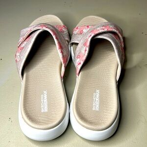 Skechers On the Go 600 Size 9